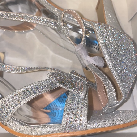 NEW! Bagley Mishka rhinestone encrusted low heel shoe - Picture 4 of 8